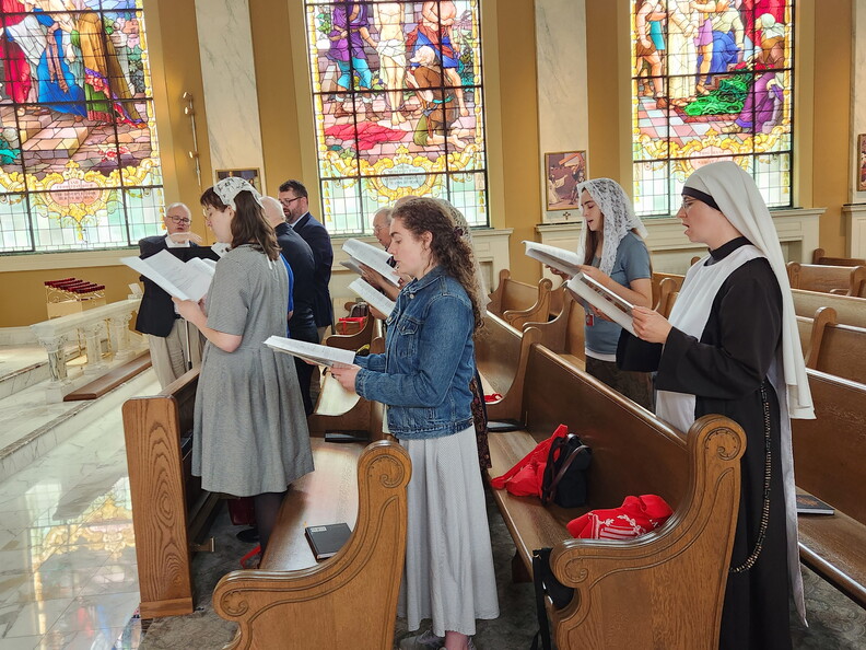 Chant-Int-Mass9.jpg